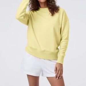 Vuori Sedona Weekender Crew in Sunlight ☀️